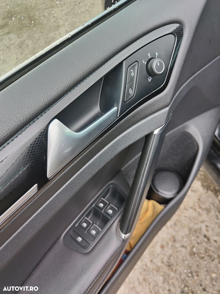 Volkswagen Golf - 6