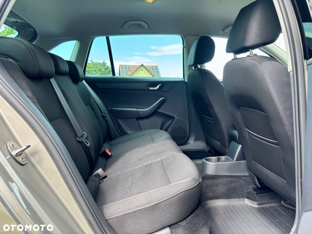 Skoda RAPID 1.2 TSI Ambition - 28