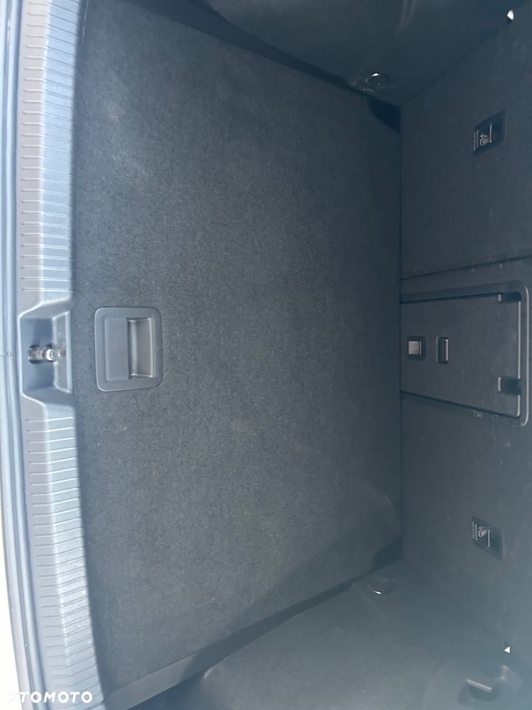 Volkswagen Golf 1.0 eTSI Life DSG - 10