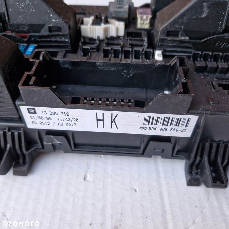 OPEL ASTRA H III ZAFIRA B SKRZYNKA BEZPIECZNIKÓW MODUŁ BSI 13206762 HK - 2