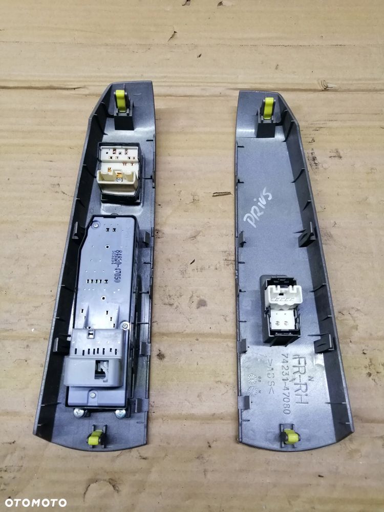 Toyota Prius II panele sterowania szyb komplet - 8