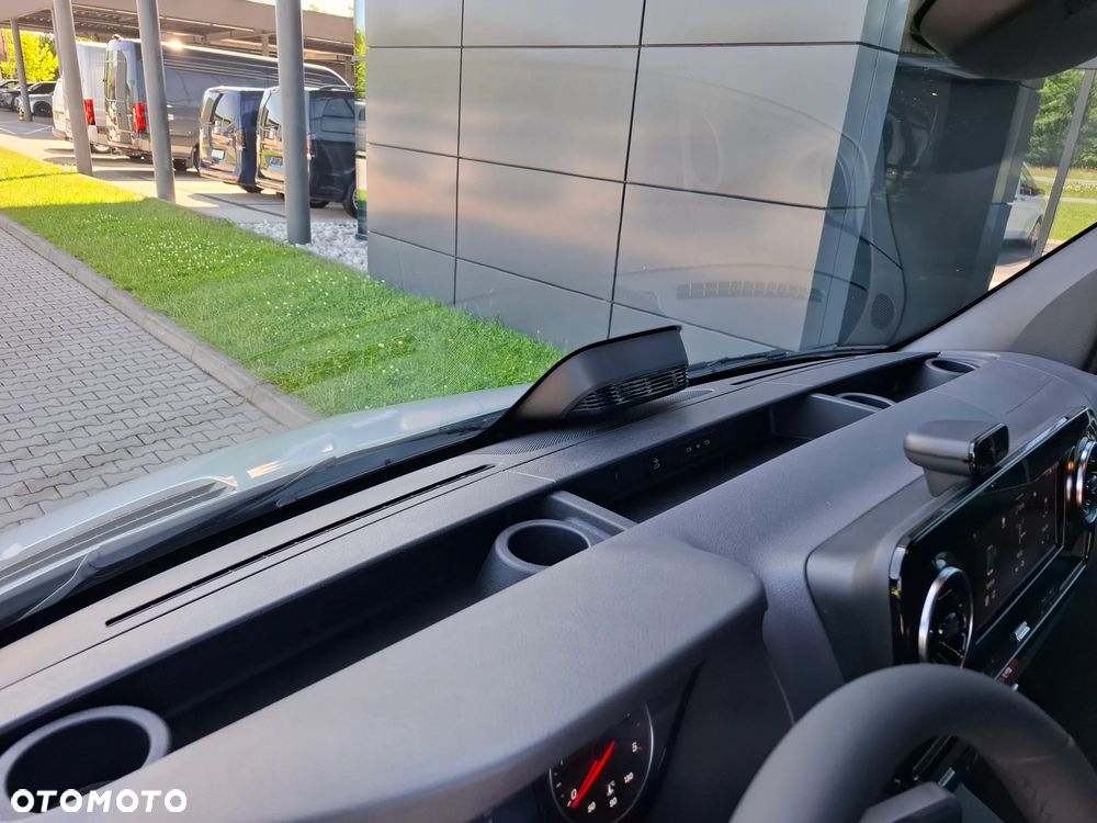 Mercedes-Benz Sprinter 317 CDI Furgon PRO długi 4325 mm L3H2 - 39