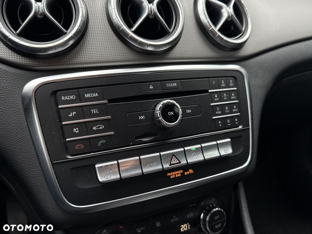 Mercedes-Benz CLA 180 7G-DCT Urban - 22