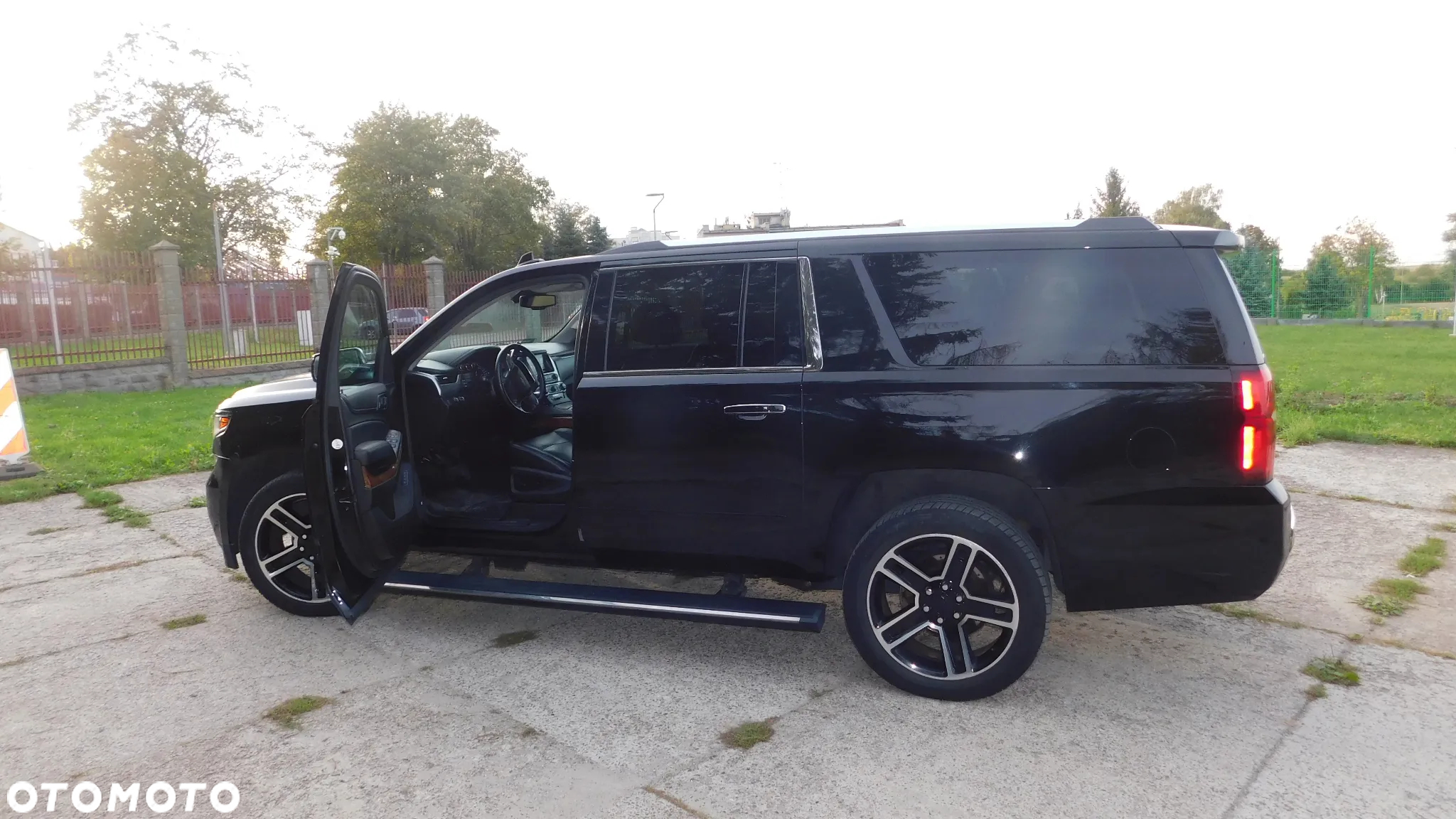 Chevrolet Suburban - 36