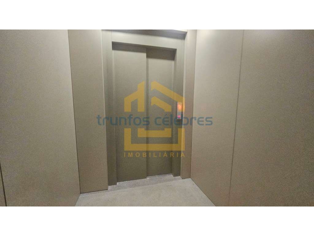 Apartamento T2 Novo | 4. º Andar | 3 Varandas | Lugar de garagem pa... - Grande imagem: 5/31