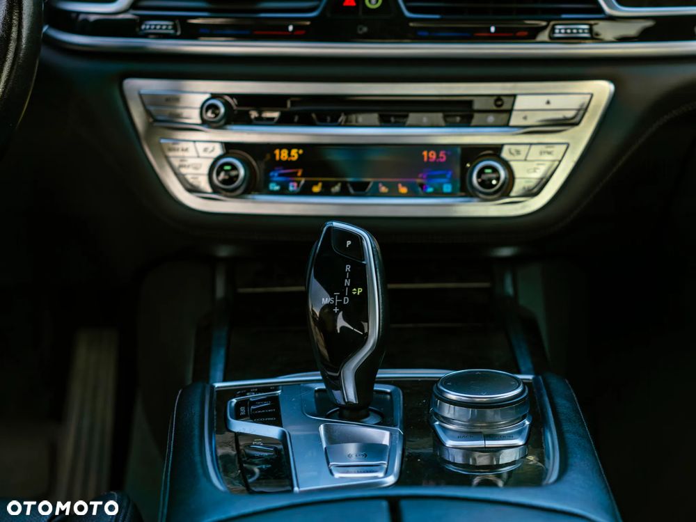 BMW Seria 7 740Li - 12