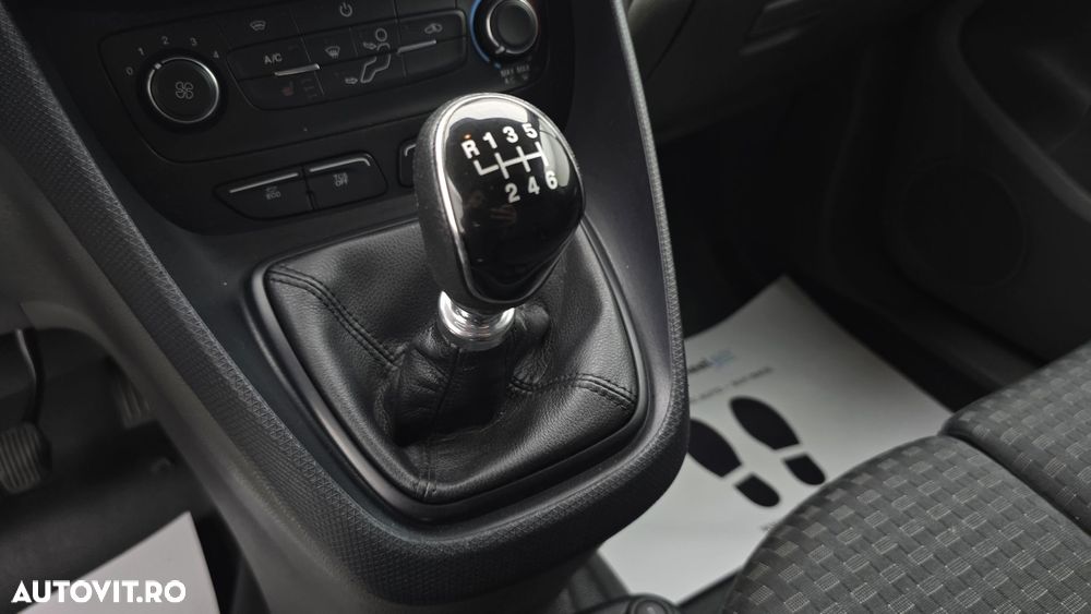 Ford Transit Connect - 17