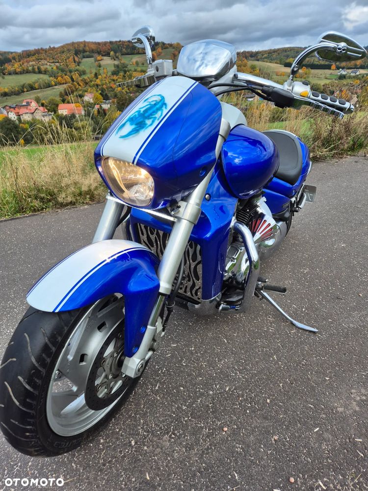 Suzuki Intruder - 4