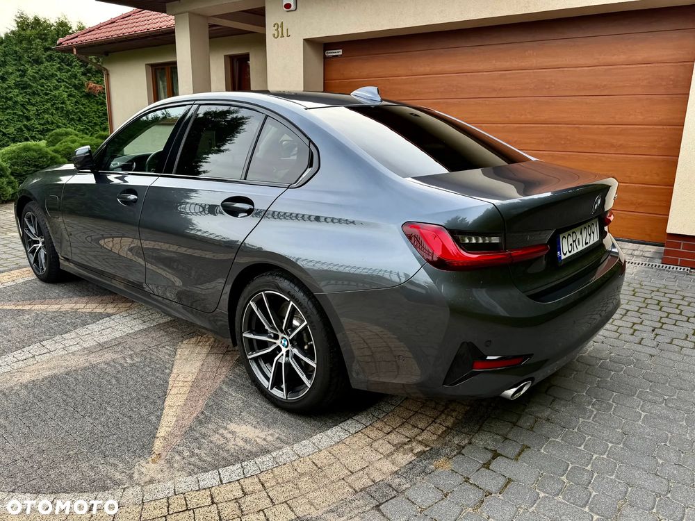 BMW Seria 3 330e Luxury Line sport - 16