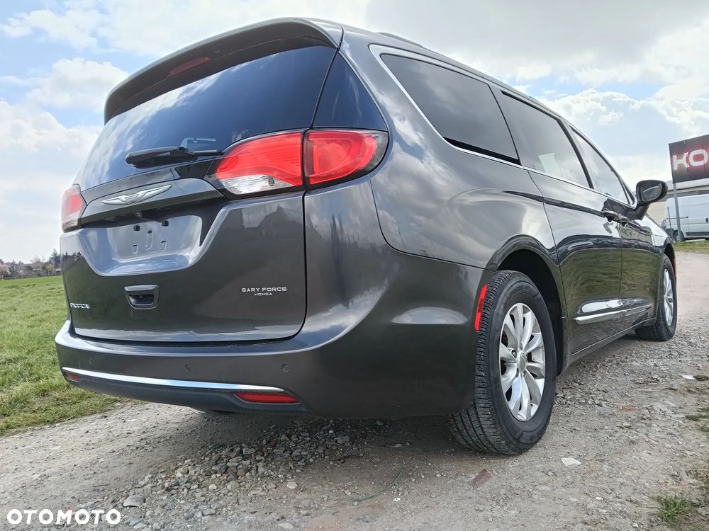 Chrysler Pacifica - 6