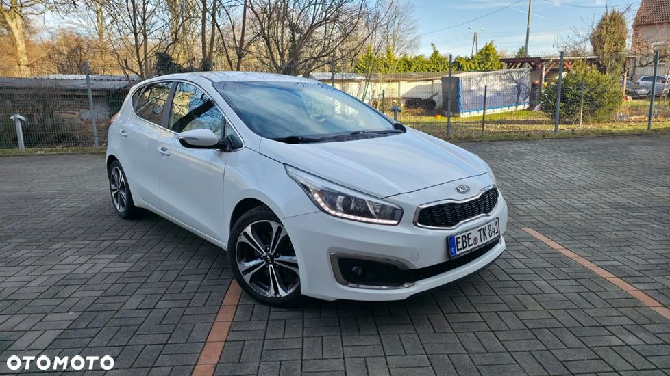 Kia Ceed 1.6 CRDi 136 ISG Spirit - 10