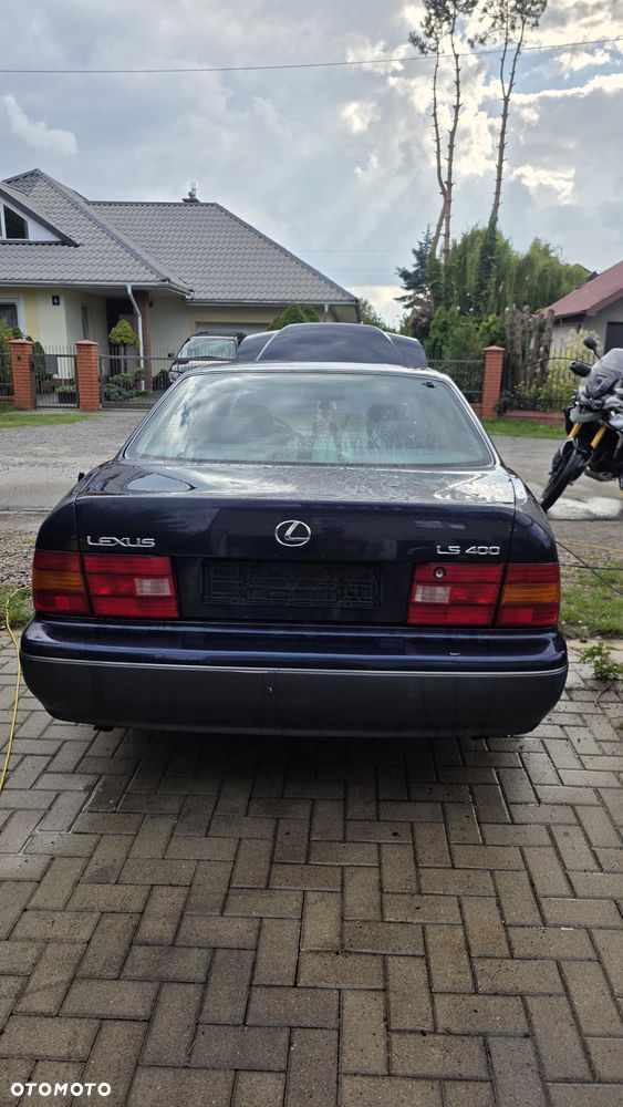 Lexus LS - 10