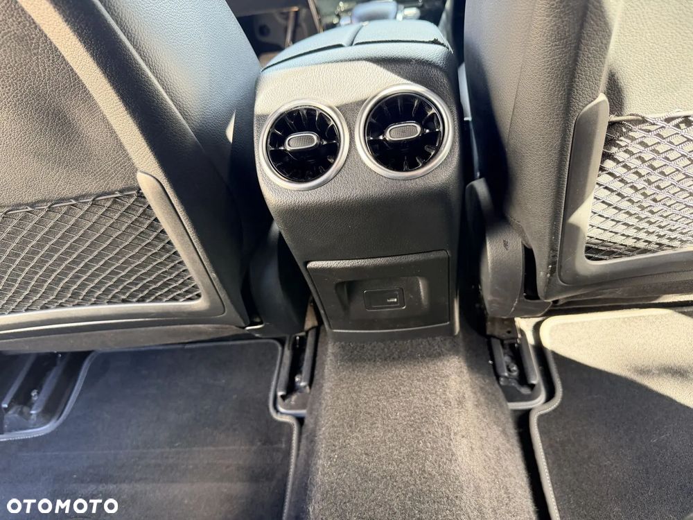 Mercedes-Benz CLA 250 e PHEV 8G-DCT - 18