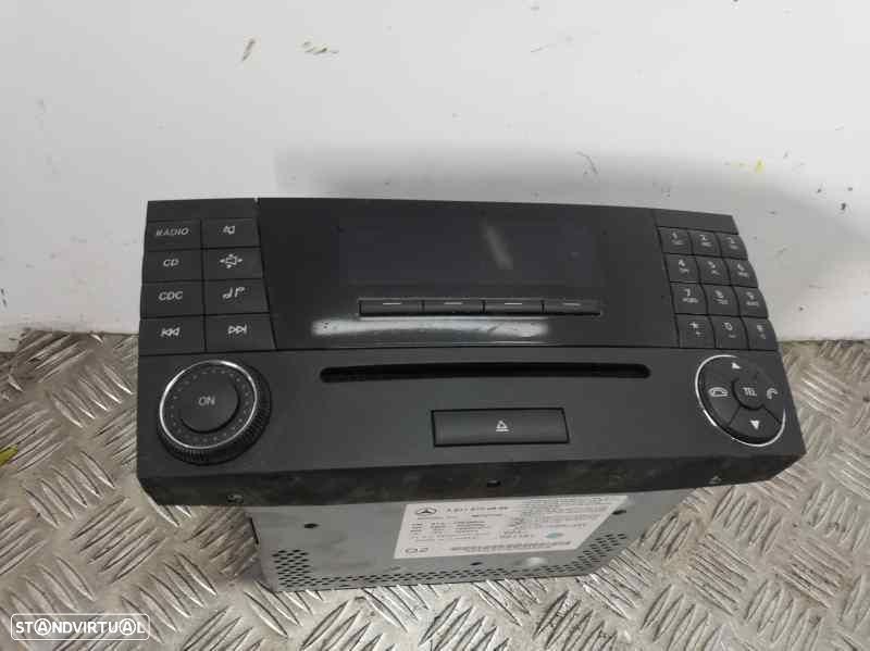 SISTEMA DE ÁUDIO RÁDIO CD MERCEDES-BENZ CLASE E BM 211 BERLINA - 1