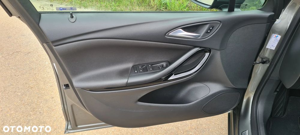 Opel Astra 1.4 T Dynamic S&S - 12