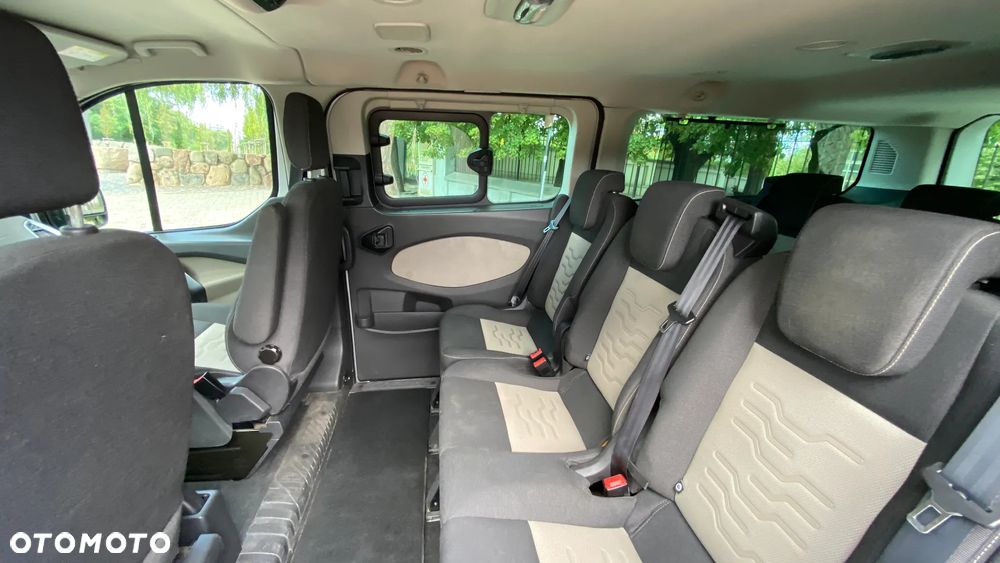 Ford Tourneo Custom - 31