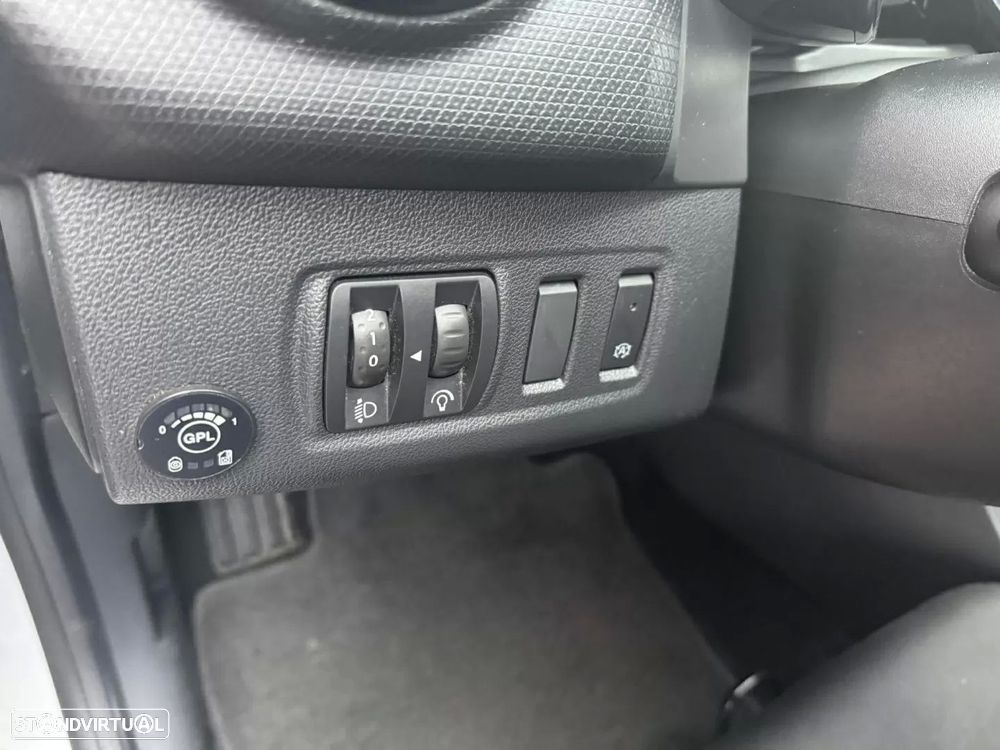 Renault Clio 0.9 TCe Limited Bi-Fuel - 9