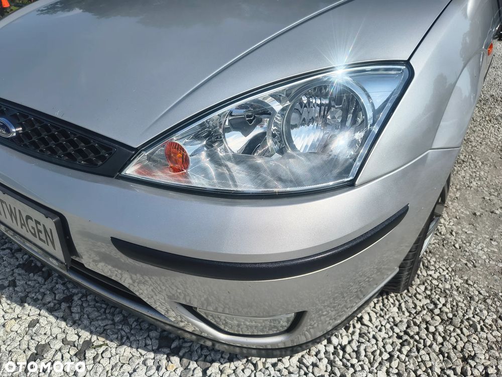 Ford Focus 1.6 Futura - 12