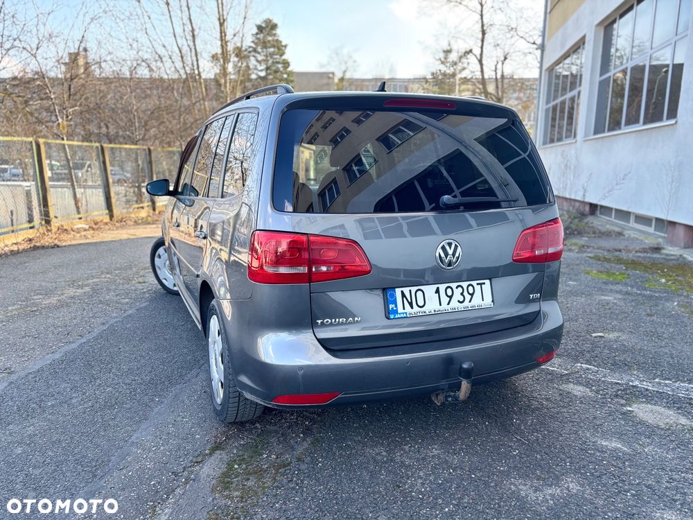 Volkswagen Touran - 4