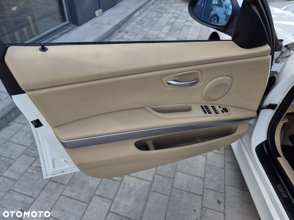 BMW Seria 3 320i - 15