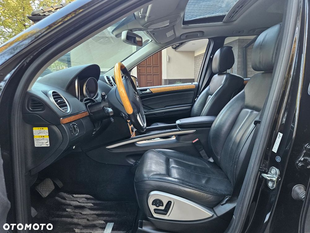 Mercedes-Benz GL 500 4Matic 7G-TRONIC - 24