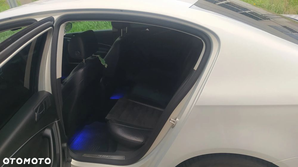 Volkswagen Passat 2.0 TDI DPF Comfortline - 8