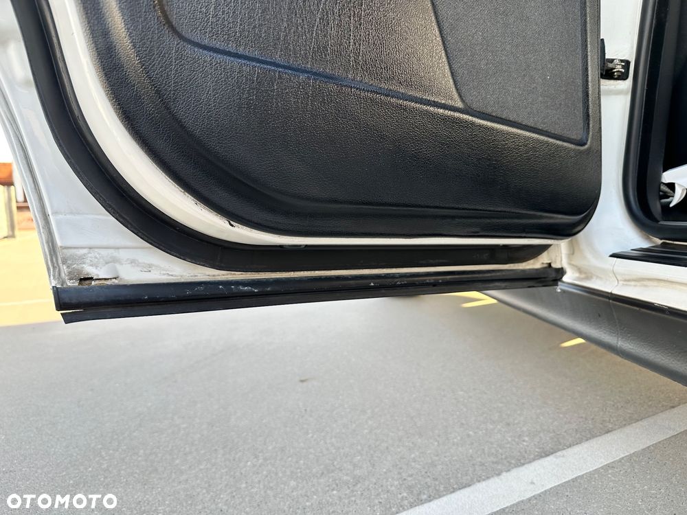 BMW Seria 5 520i - 33