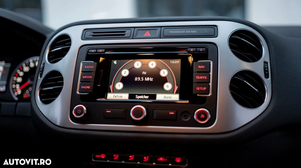 Volkswagen Tiguan 2.0 TDI DPF 4Motion BlueMotion Technology DSG Sport & Style - 22