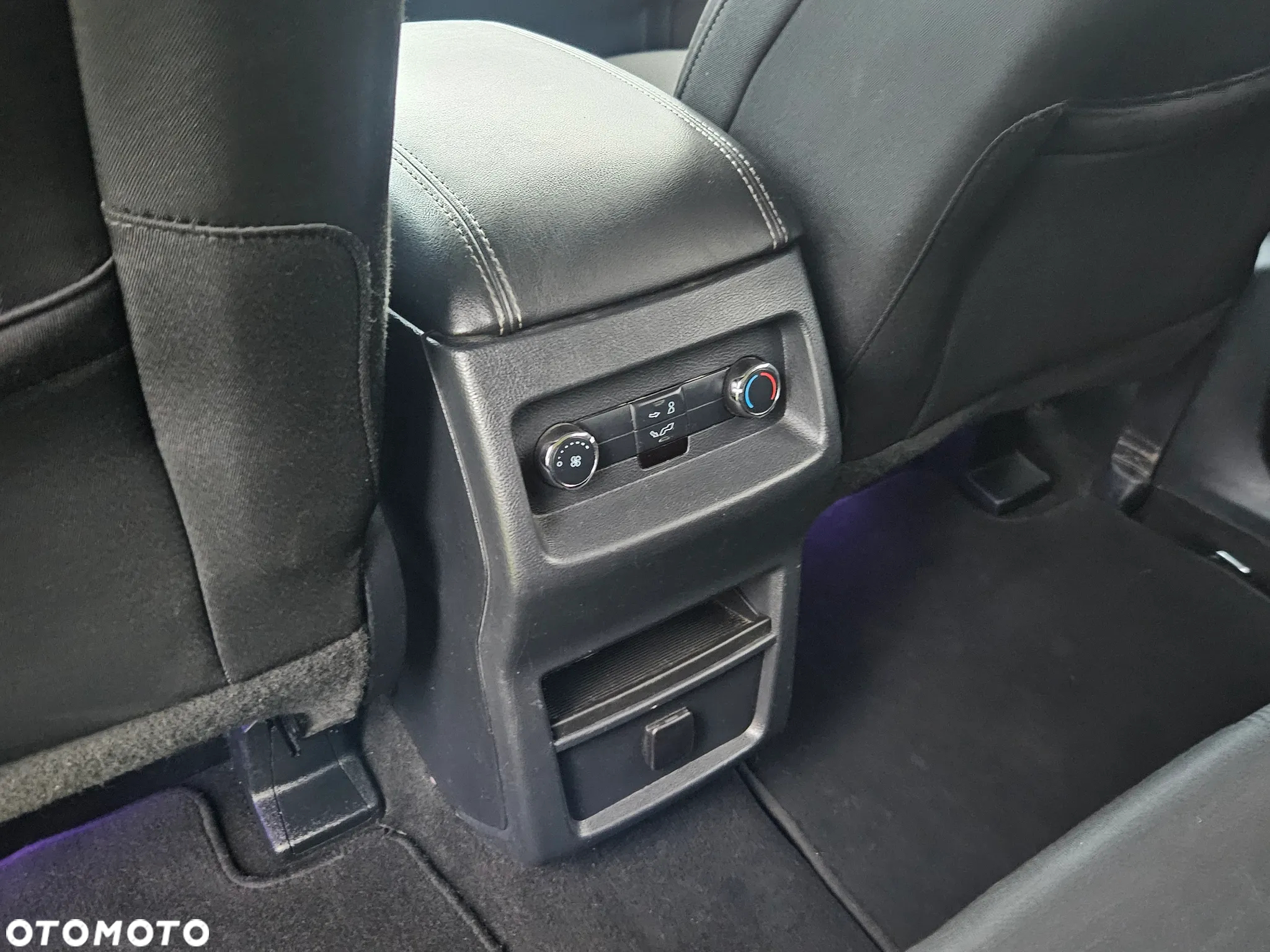 Ford S-Max 2.0 TDCi Titanium PowerShift - 26
