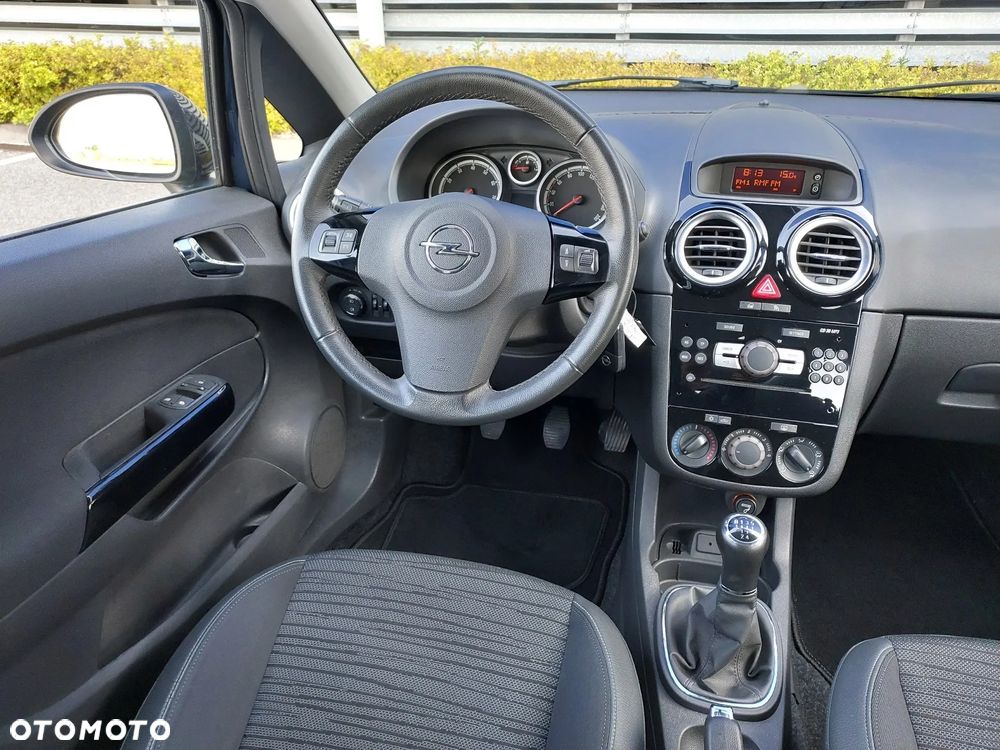 Opel Corsa 1.2 16V Cosmo - 27
