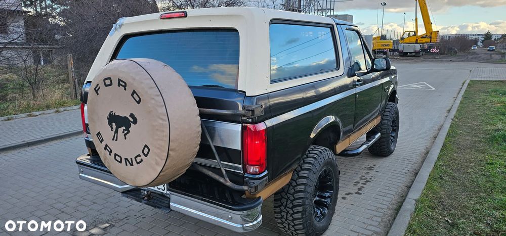Ford Bronco - 4