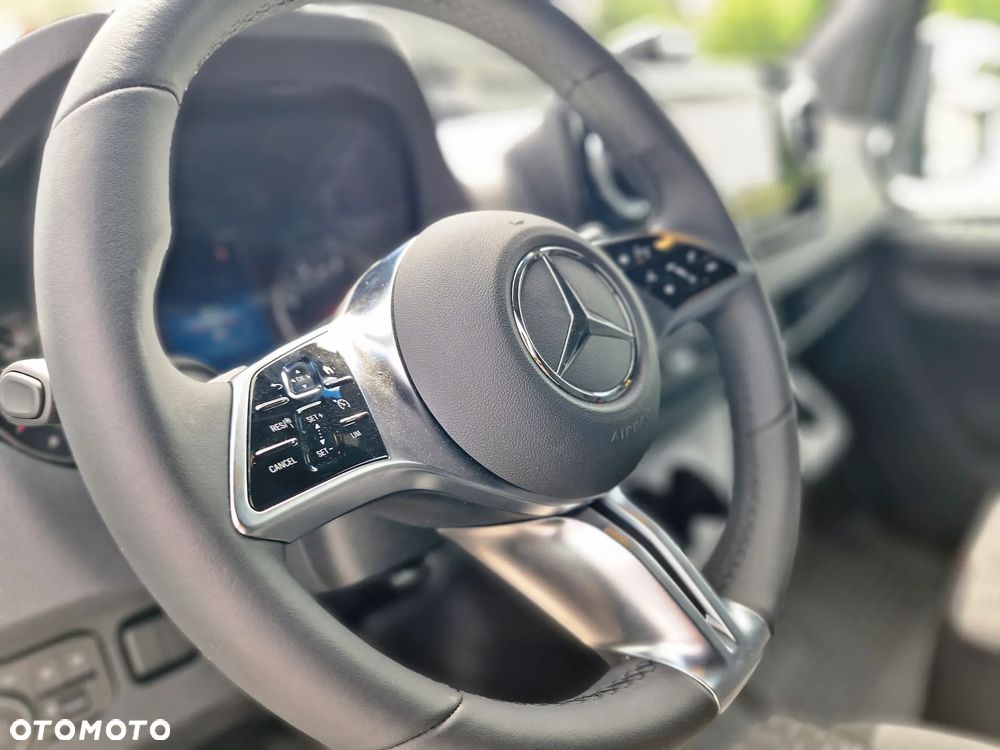Mercedes-Benz Sprinter - 14