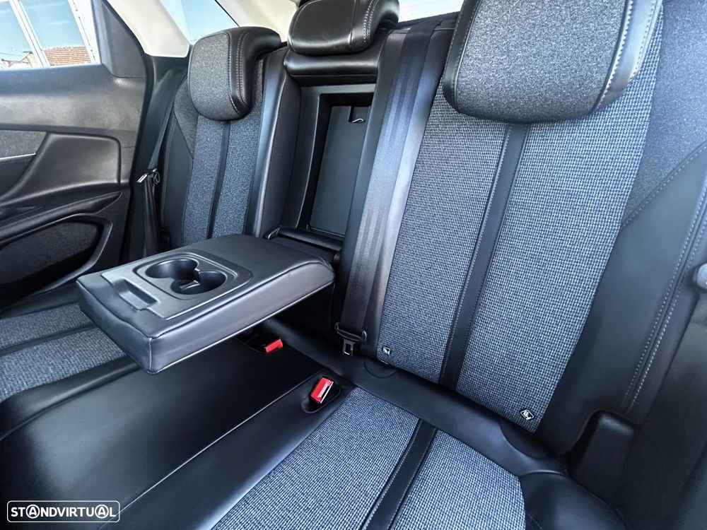 Peugeot 3008 1.5 BlueHDi Allure EAT8 - 26