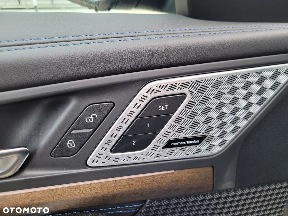 BMW X1 xDrive23i M Sportpaket - 16