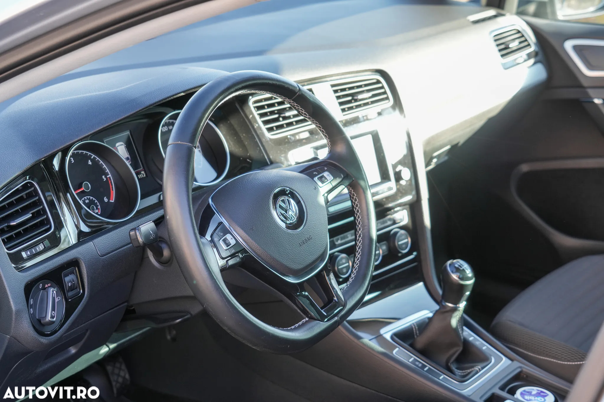 Volkswagen Golf 1.6 TDI DPF Trendline - 11