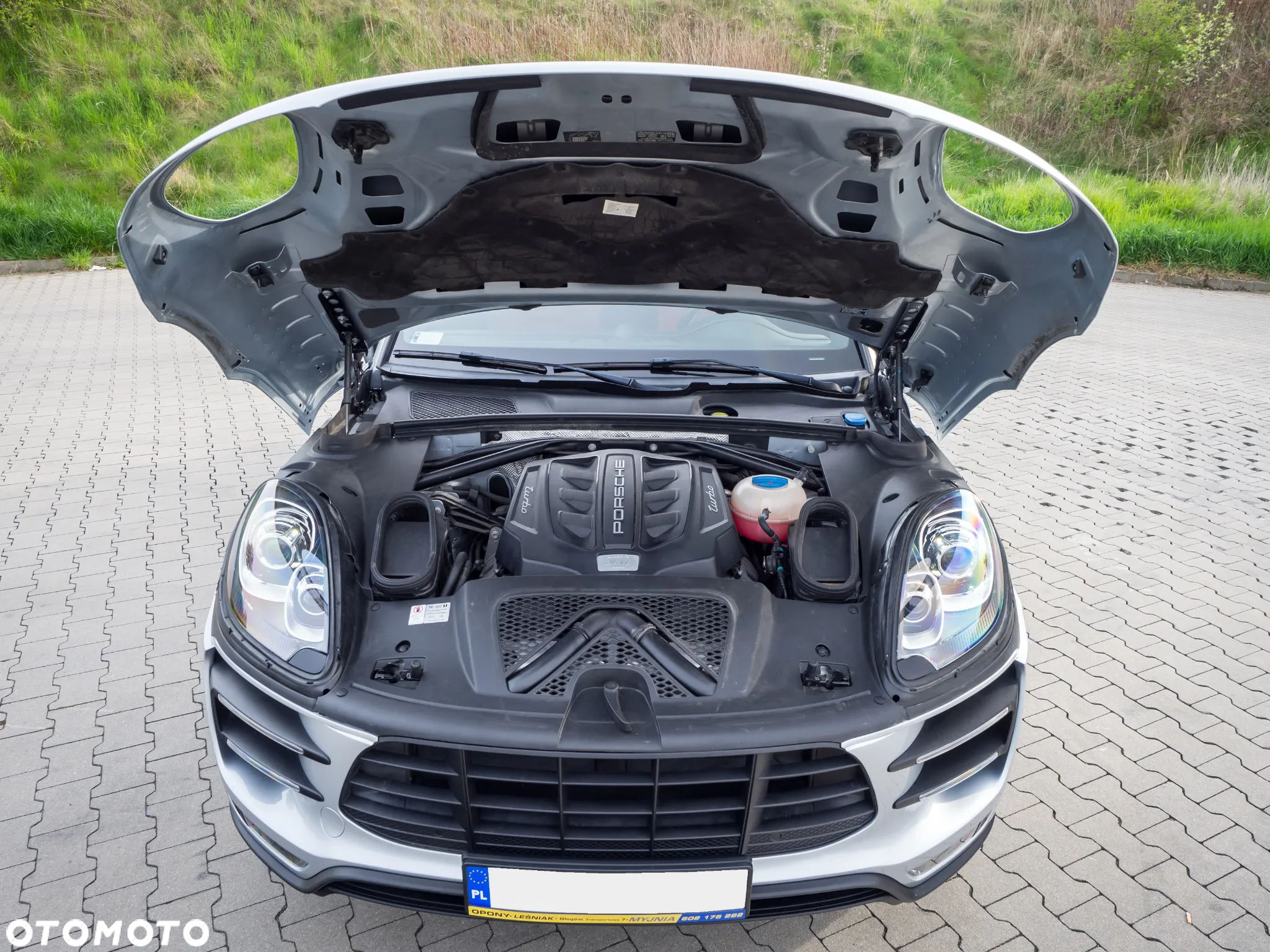 Porsche Macan Turbo - 8