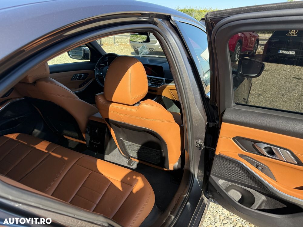 BMW Seria 3 330i xDrive AT - 13