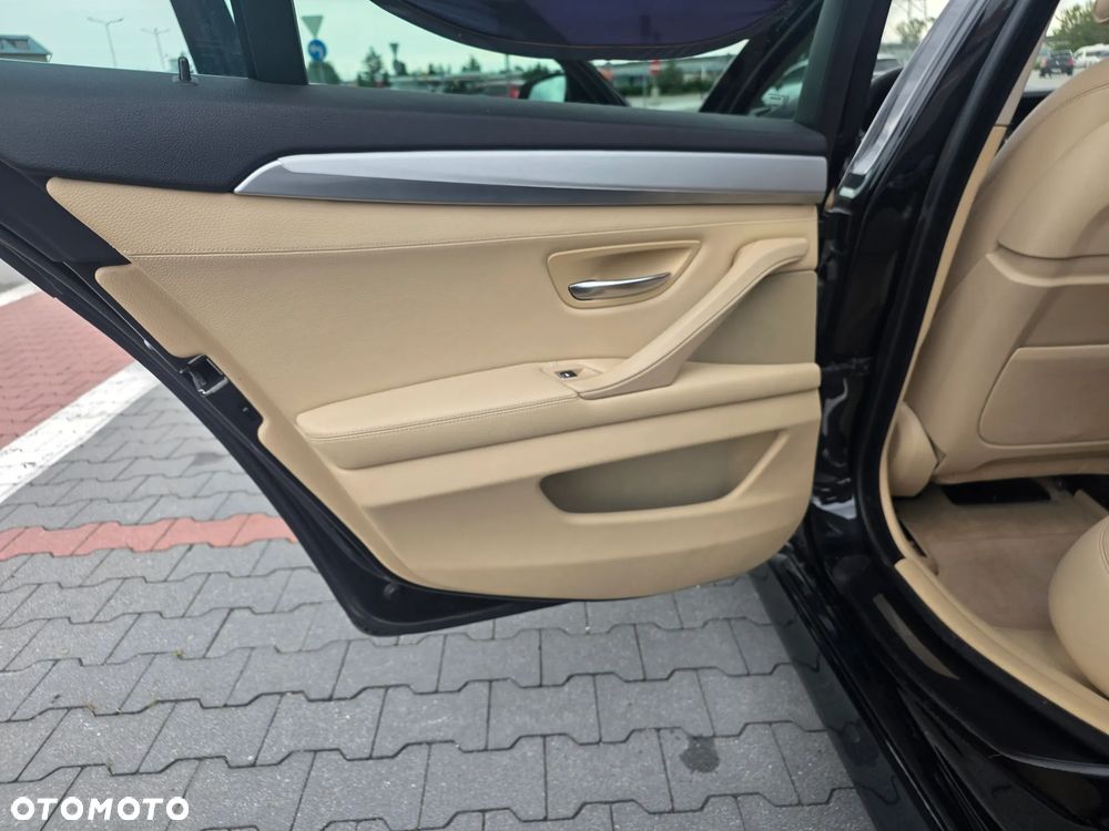 BMW Seria 5 535d xDrive - 11