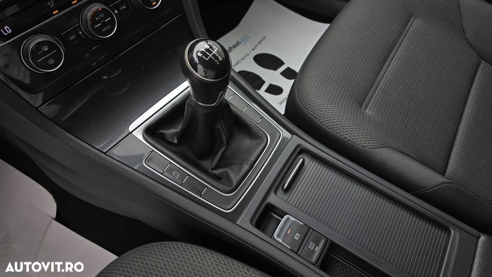 Volkswagen Golf 1.6 TDI Comfortline - 17