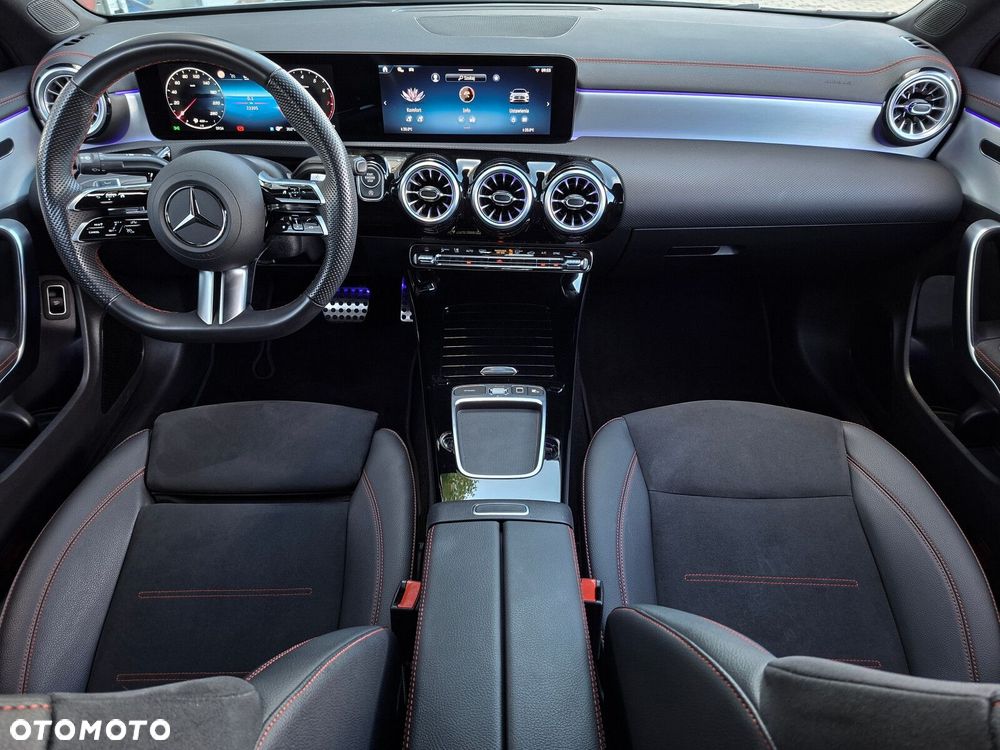 Mercedes-Benz CLA - 12