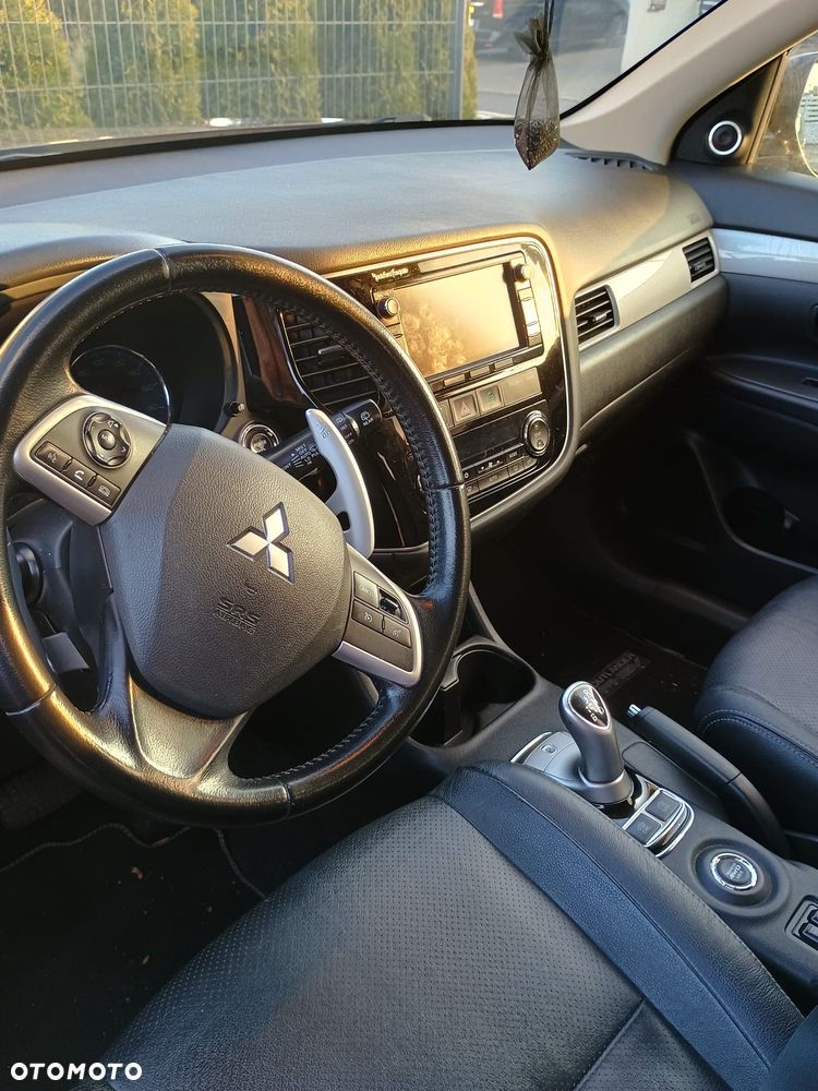 Mitsubishi Outlander 2.0 4WD - 6
