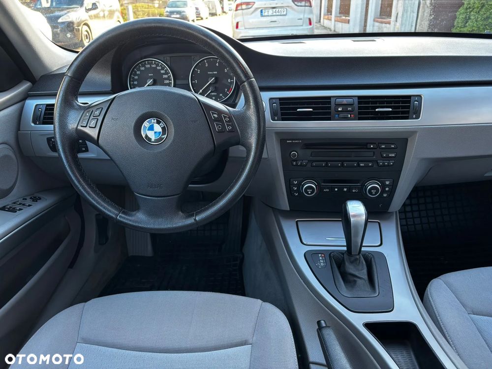 BMW Seria 3 318i - 9