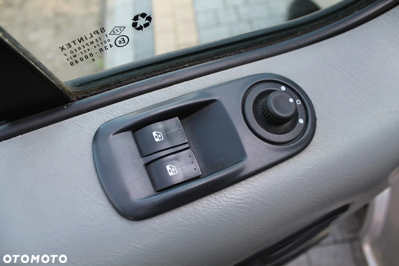 Opel Vivaro - 11