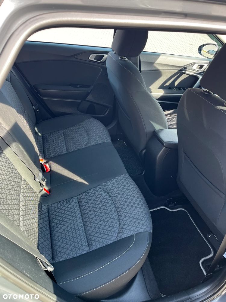 Kia Ceed - 8