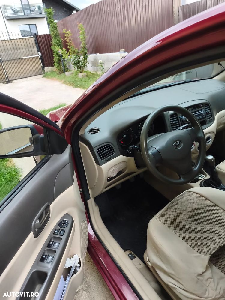 Hyundai Accent MC 14 DOHC 4DR GL CLASSIC - 6
