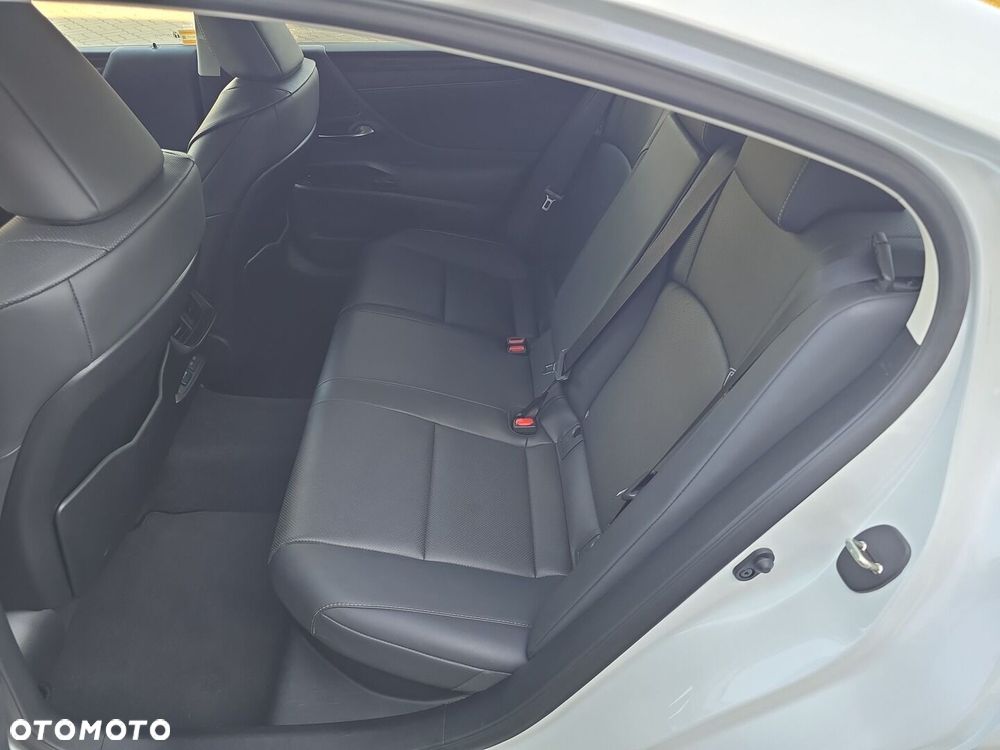 Lexus ES 300h Business Edition - 27