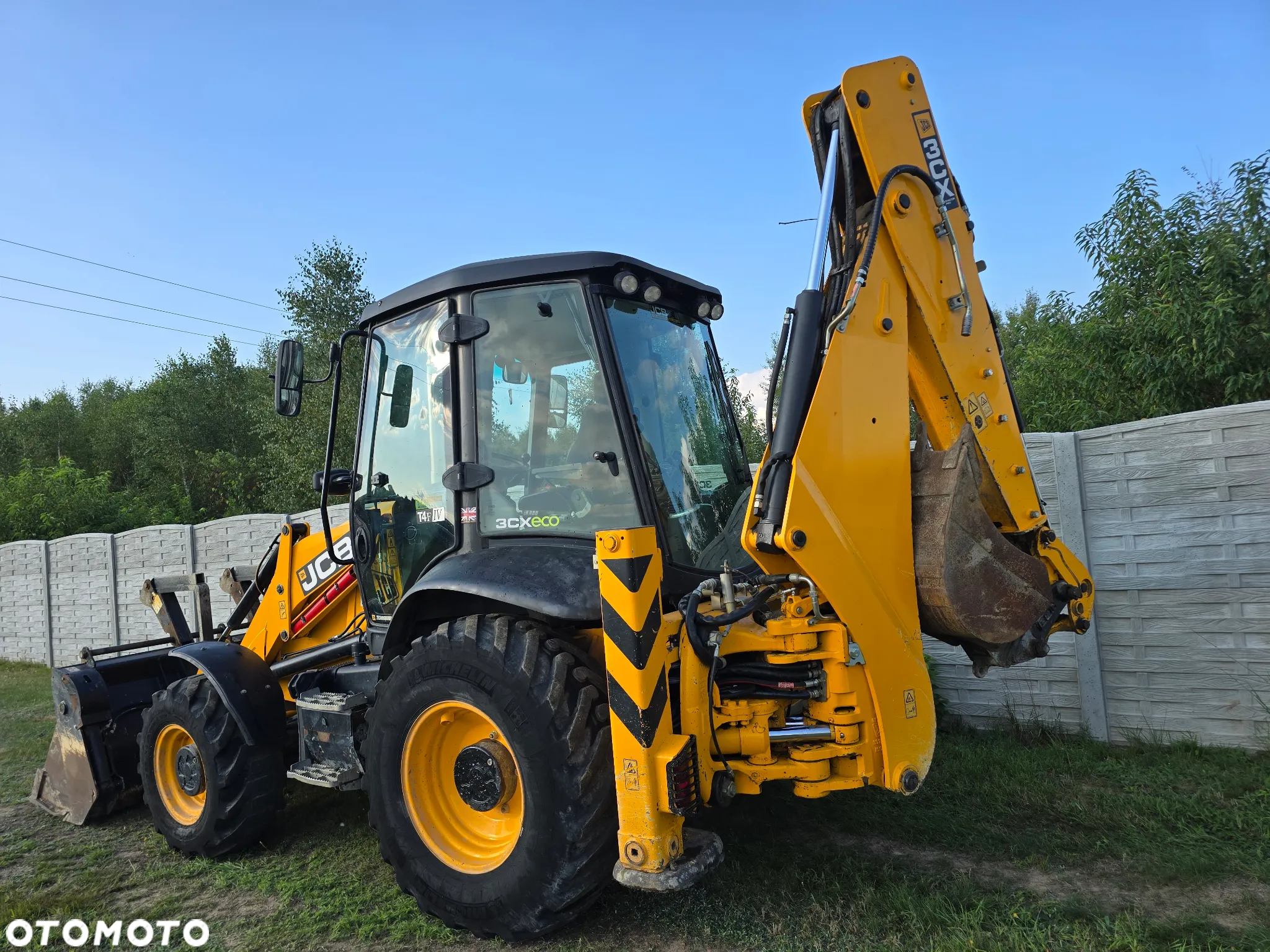 JCB - 8