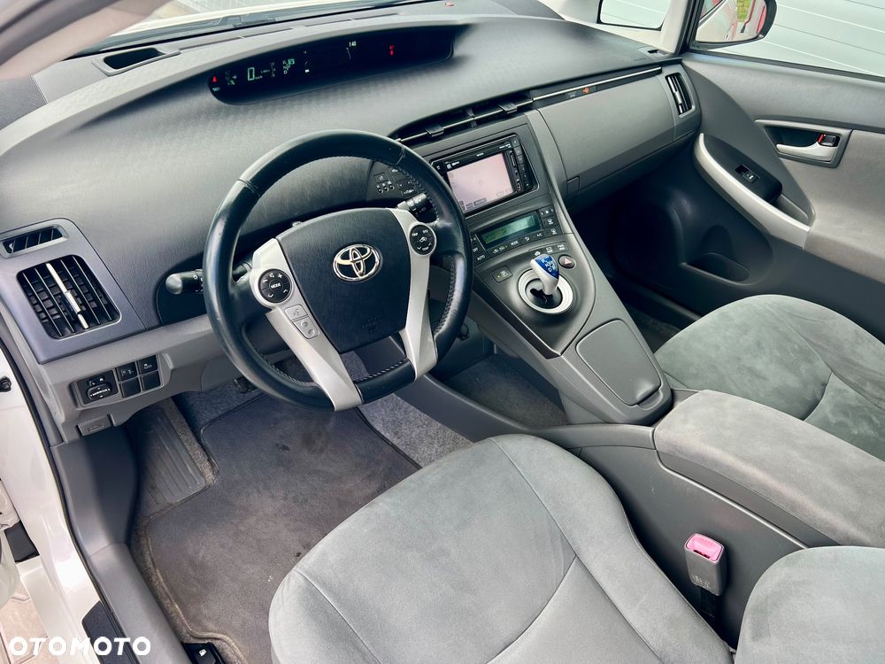 Toyota Prius (Hybrid) Executive - 6