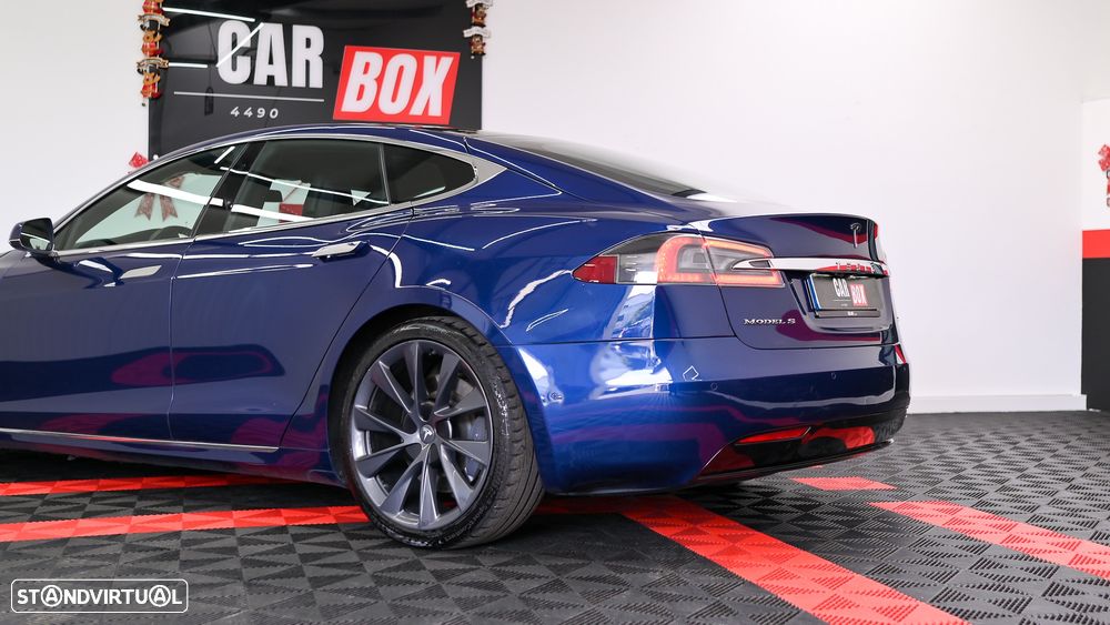 Tesla Model S - 21
