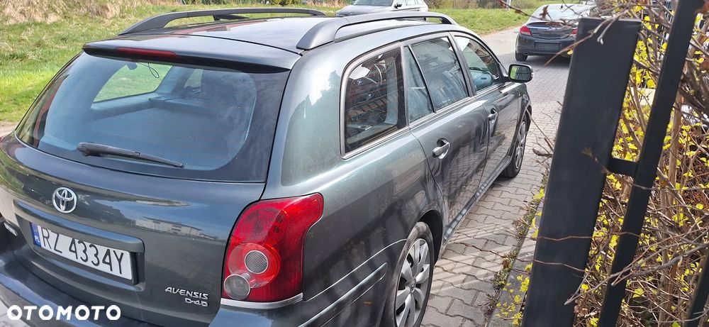 Toyota Avensis - 4